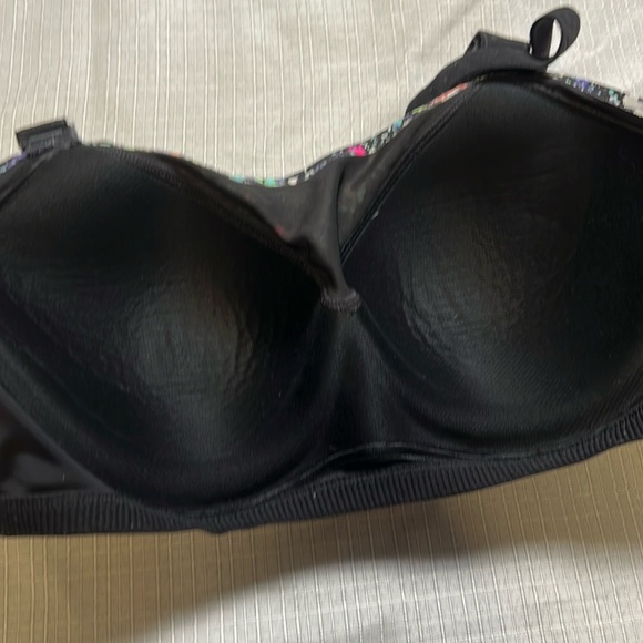 VSX Black Bra with Modern Artistic Flair - Picture 5 of 7